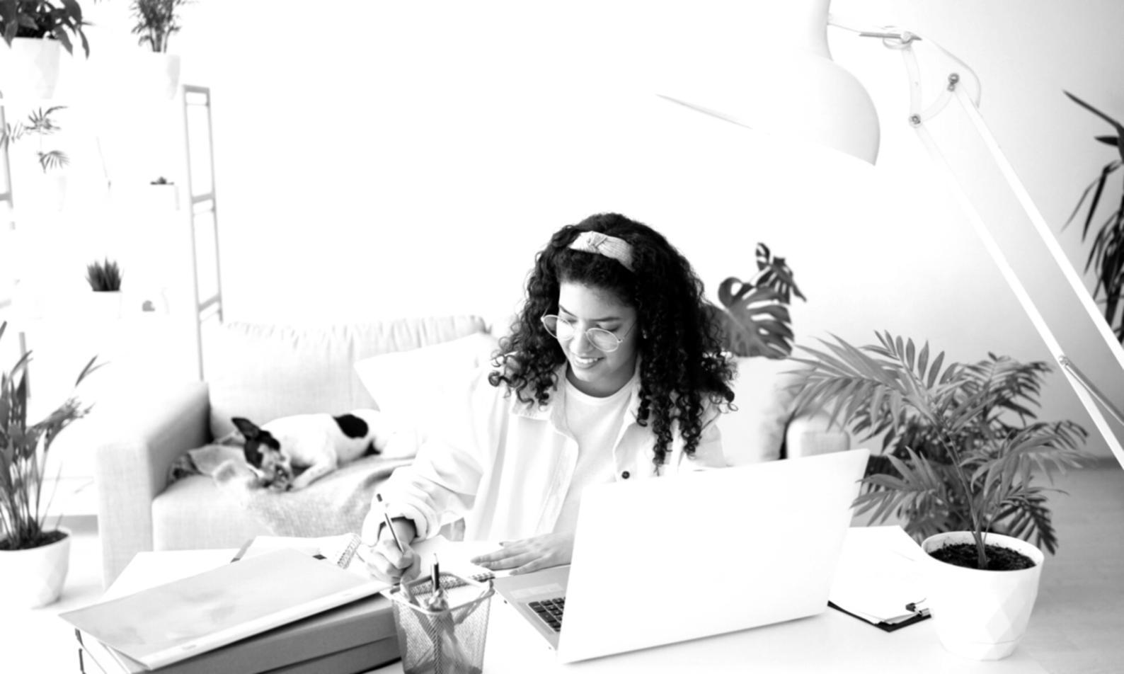 Famille planifiant ses projets financiers avec conseiller